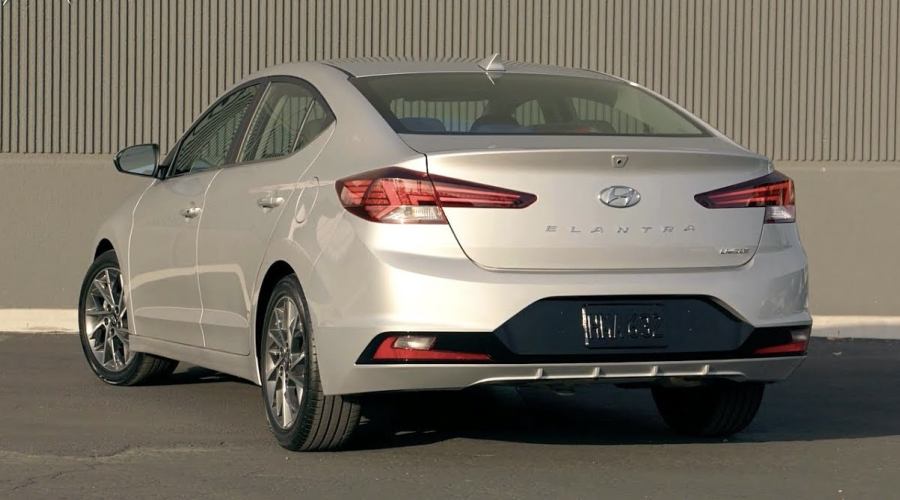 Location de voiture: Hyundai Elantra 2021 à Abidjan en Côte d'Ivoire