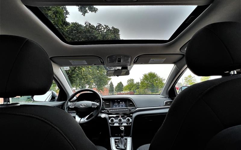 Location de voiture: Hyundai Elantra 2021 à Abidjan en Côte d'Ivoire