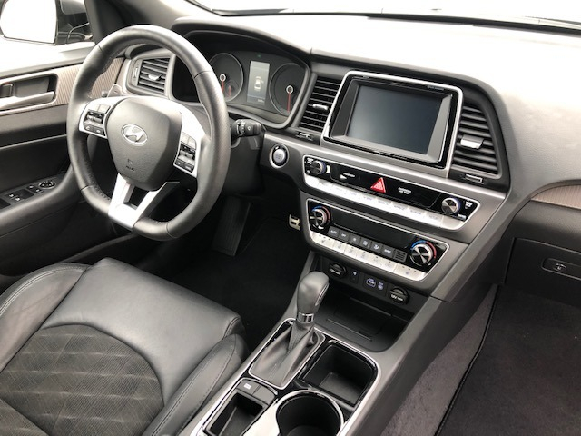 Location de voiture: Hyundai Sonata 2019 Full Options à Abidjan en Côte d'Ivoire